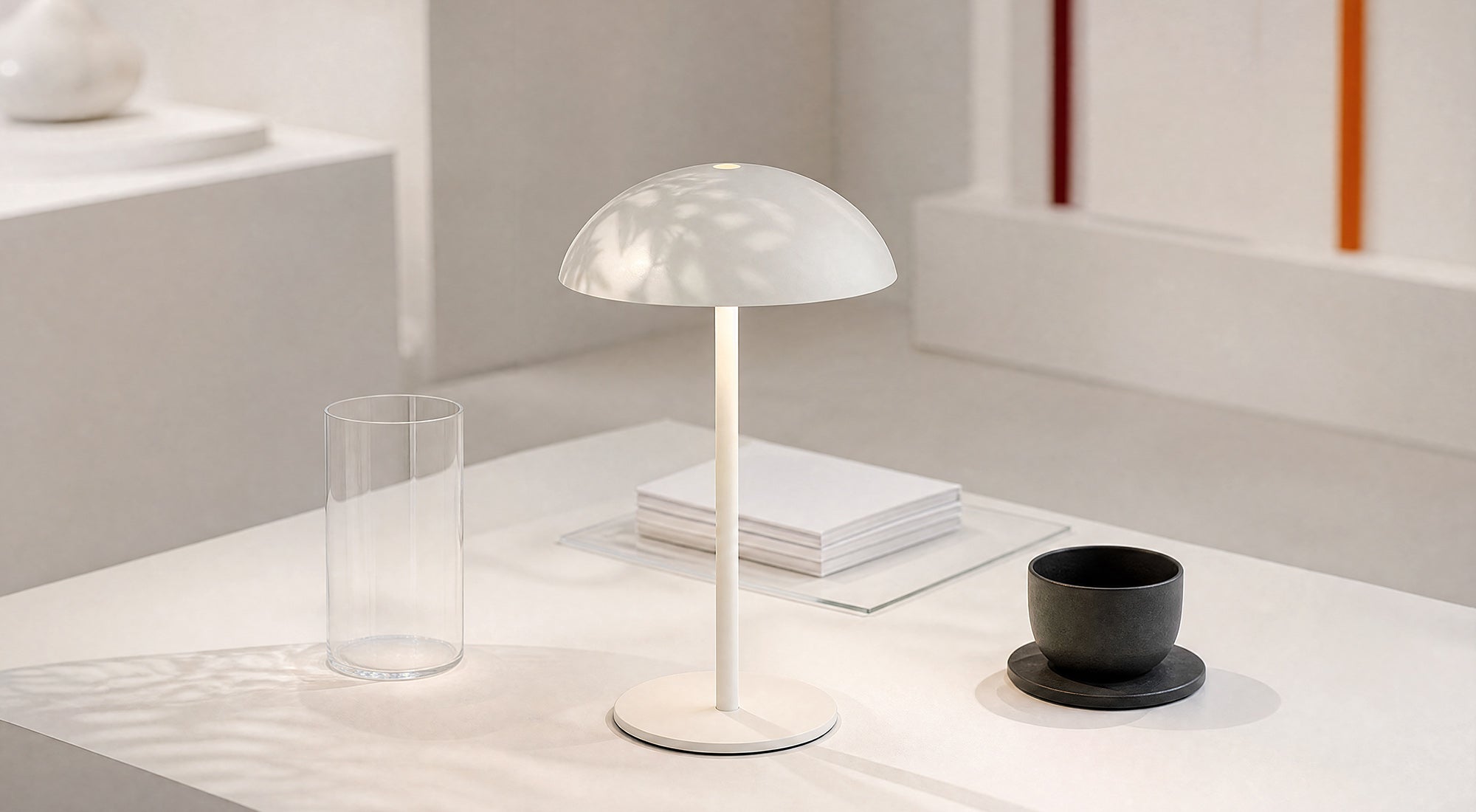Seamlessly integrating into a creative tabletop setting, the ARTAMORE Relax-W lamp delivers flicker-free, museum-grade lighting to elevate your daily visual experience.