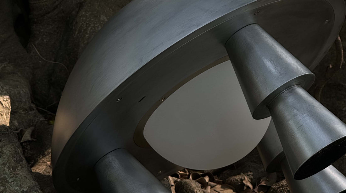Showcasing its built-in high-capacity battery and Type-C charging port, the artamore sculptural lamp is easily moved to create a cozy atmosphere anywhere.