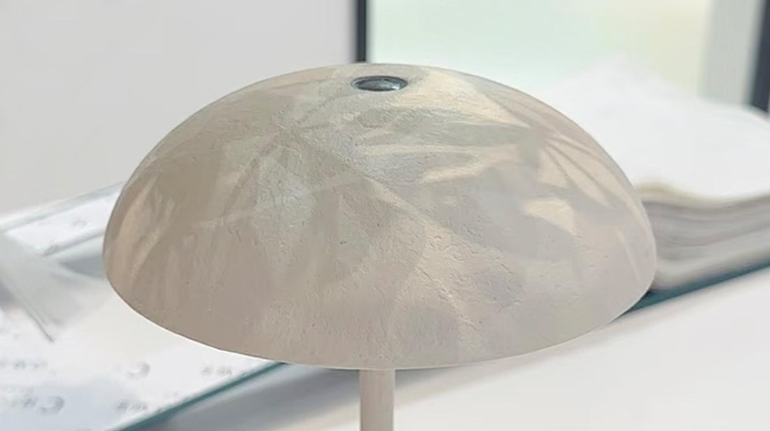 The included DIY painting kit transforms the ARTAMORE Relax-W lamp from a simple lighting fixture into a personalized canvas, allowing you to create unique desktop art.