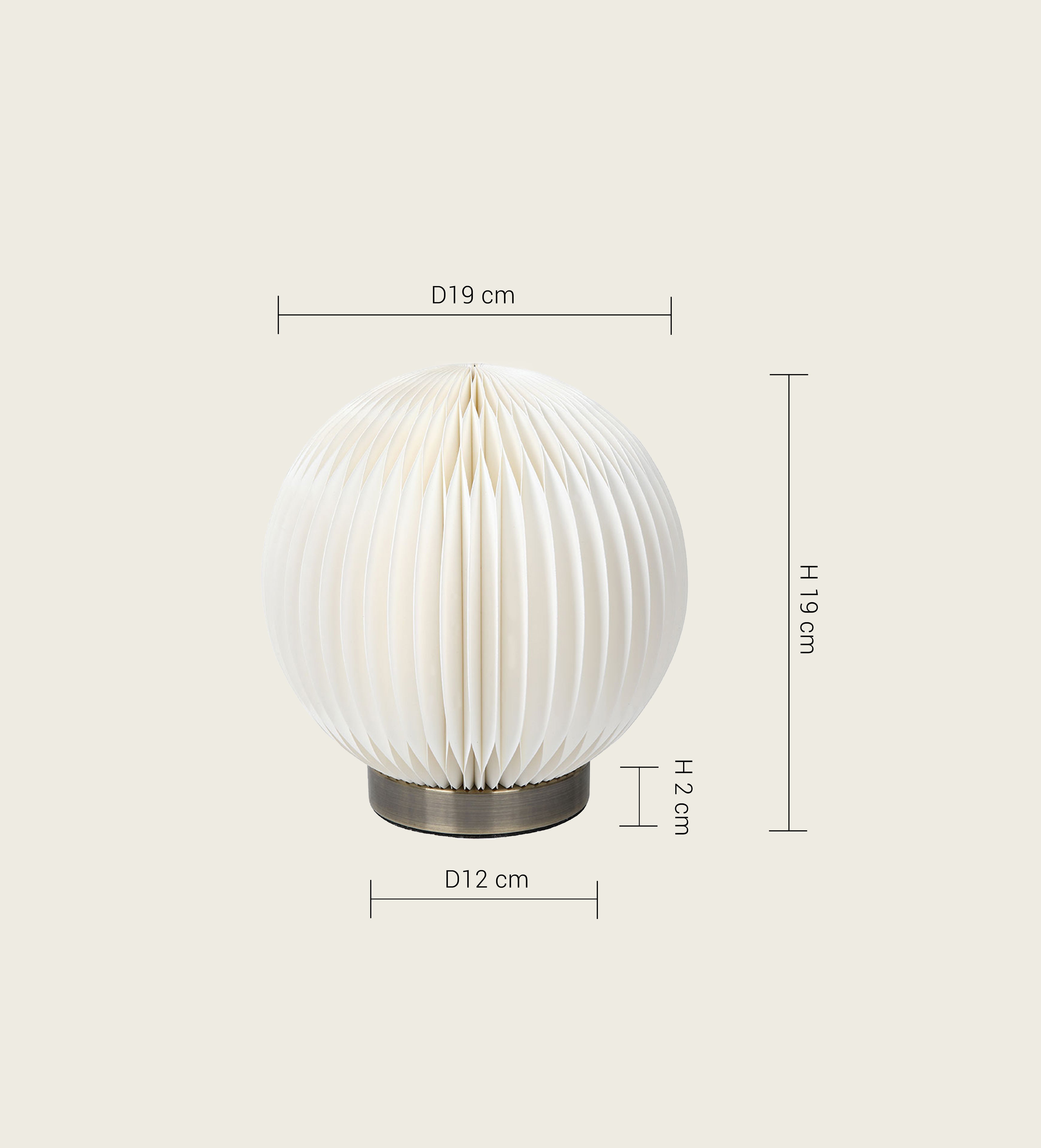 Technical specifications and dimensions of the artamore Crescent Moon Desk Lamp, detailing its 19 by 19 centimeter open size and ultra-compact folded form.