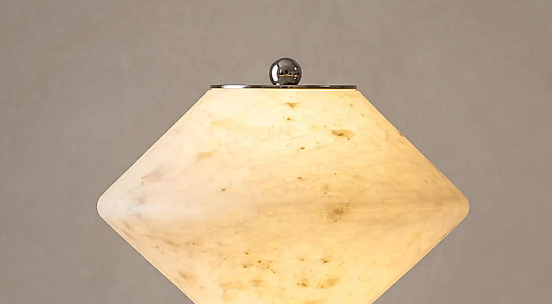 The striking visual contrast between the exquisite metal fittings and the soft, organic marble on the artamore rechargeable lamp creates a sophisticated aesthetic.
